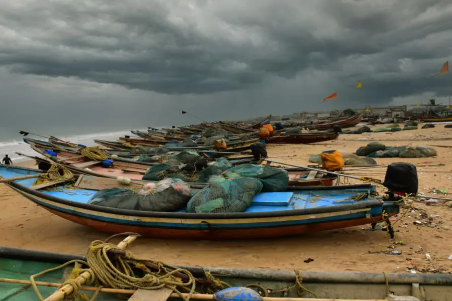 Vigilance in Bengal due to Storm Dana, alert on beaches and schools closed