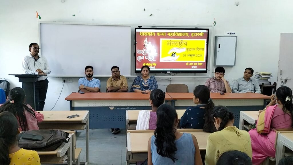 Discussion organized in Girls College on International Day of Older Persons