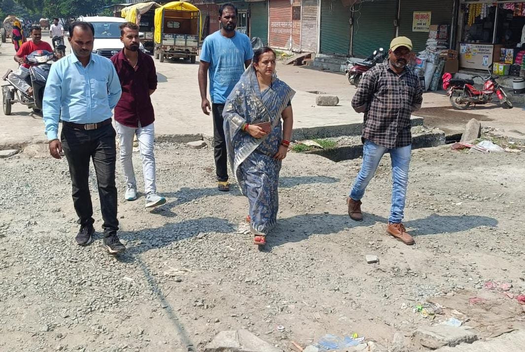 फटाखा बाजार की तैयारी शुरू, नपाध्यक्ष और राजस्व सभापति ने किया निरीक्षण 1 Preparations for firecracker market started, Municipal Chairman and Revenue Chairman inspected