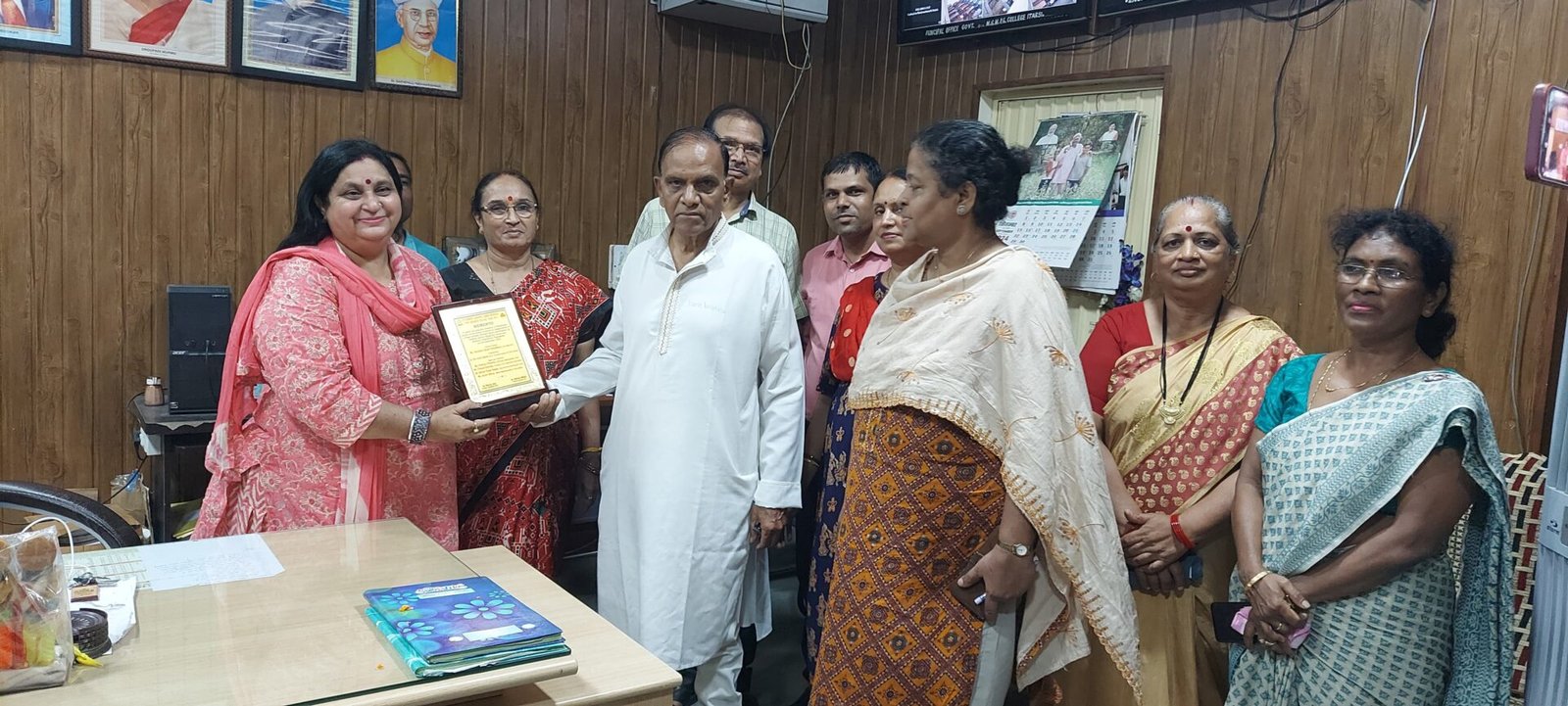 एमजीएम कॉलेज में वृद्धजन दिवस पर किया बुजुर्गों का सम्मान 1 Elders honored on Elderly Day in MGM College