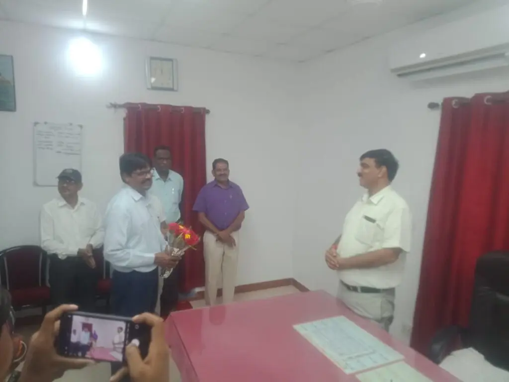 Madhya Pradesh Electricity Employees Federation welcomed the new GM