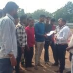 Shopkeepers submitted a memorandum in the name of the Chief Municipal Officer to the encroachment team in-charge