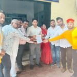 VHP-Bajrang Dal gave memorandum against displacement of Hanuman temple