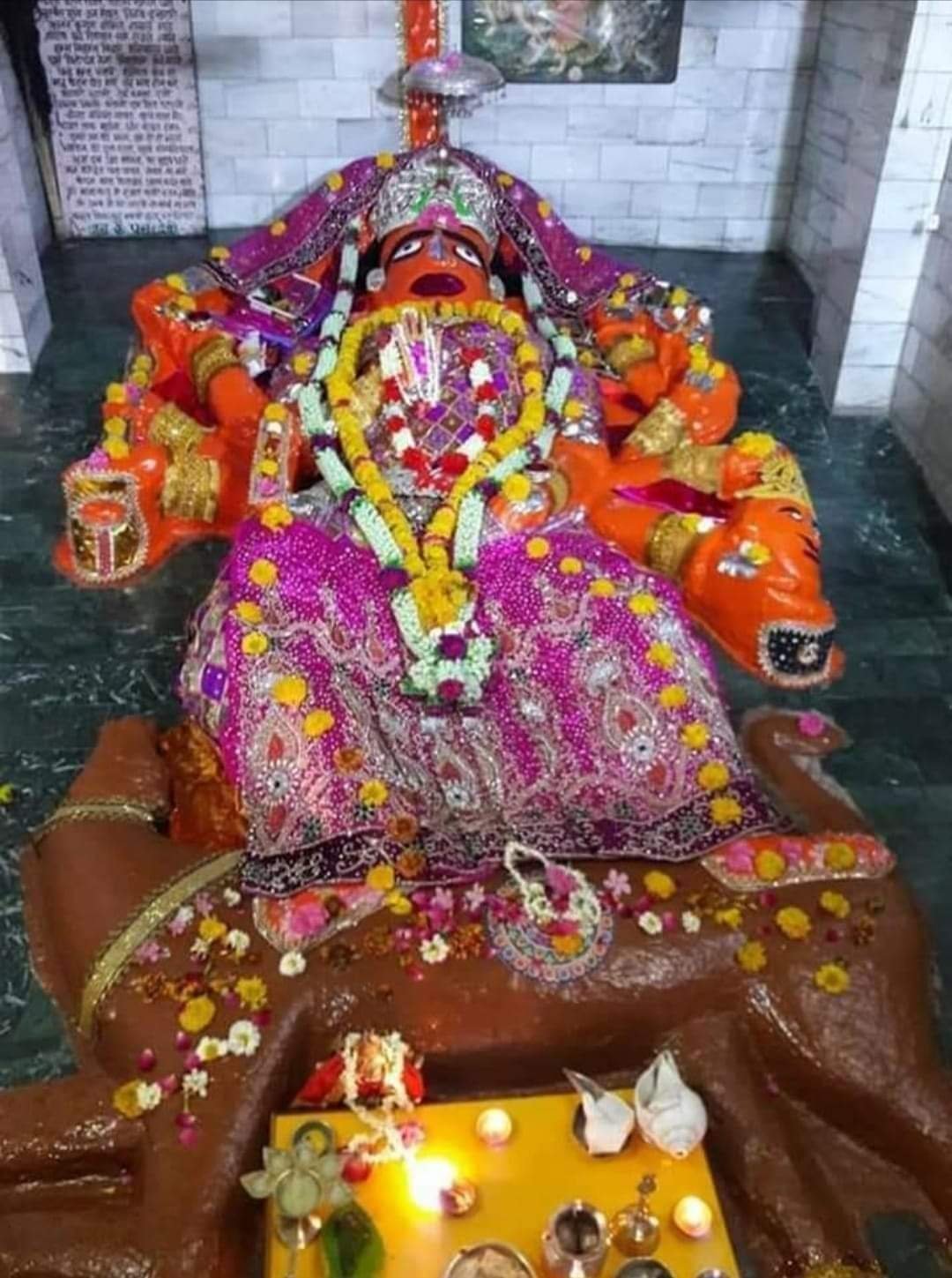 Mother lying in this fort, hence this temple is called Pasar Devi Temple.