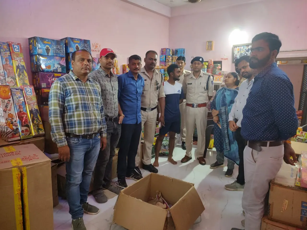 Illegal firecrackers worth Rs 3 lakh 62 thousand seized from densely populated area