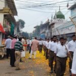 RSS took out Nagar Path Sanchalan on Dussehra today, welcomed by showering flowers