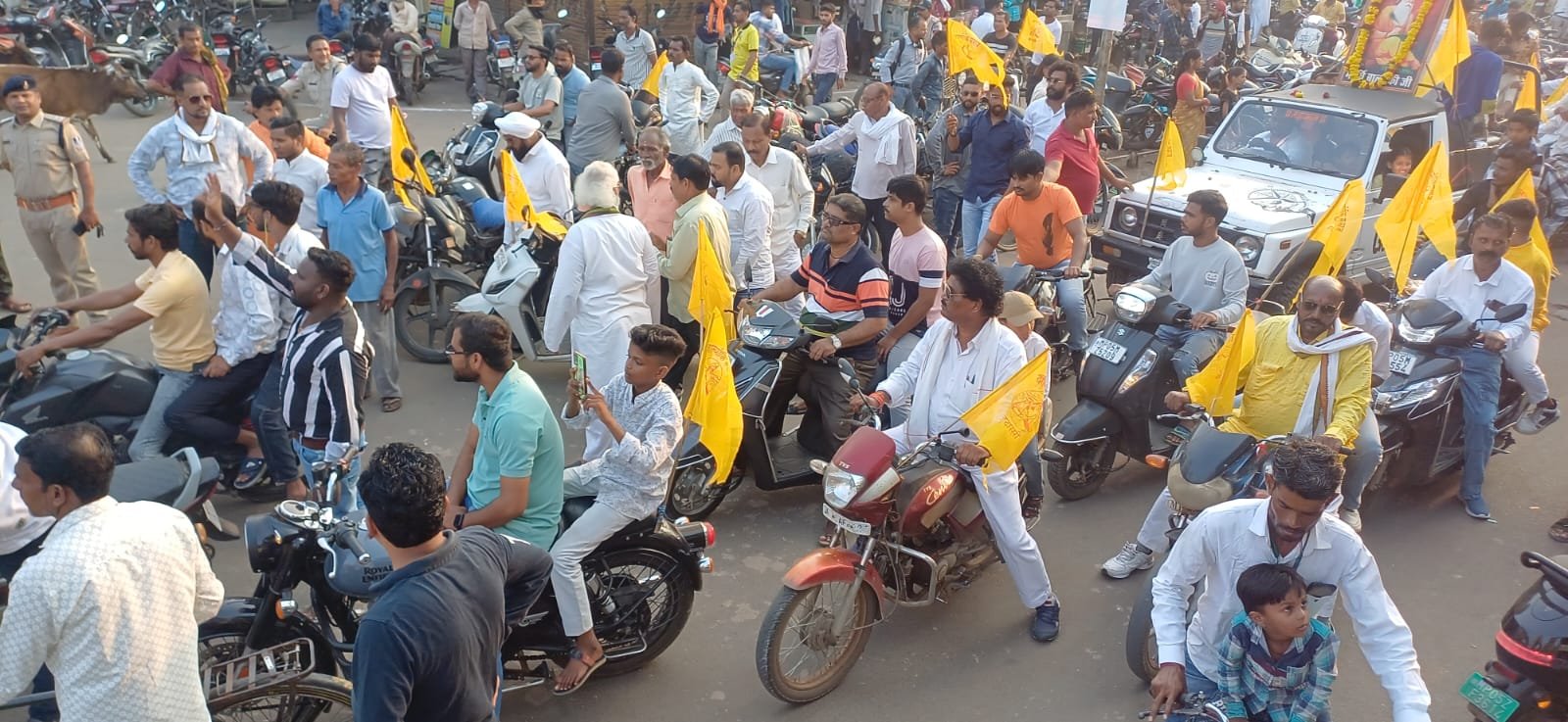 वाल्मीकि जयंती पर निकाली वाहन रैली, जगह-जगह हुआ स्वागत 1 Vehicle rally taken out on Valmiki Jayanti, welcomed at many places