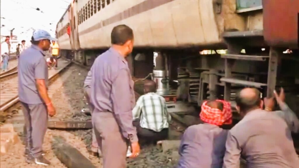 2 coaches of Shalimar Express derail in Nagpur, rail traffic affected