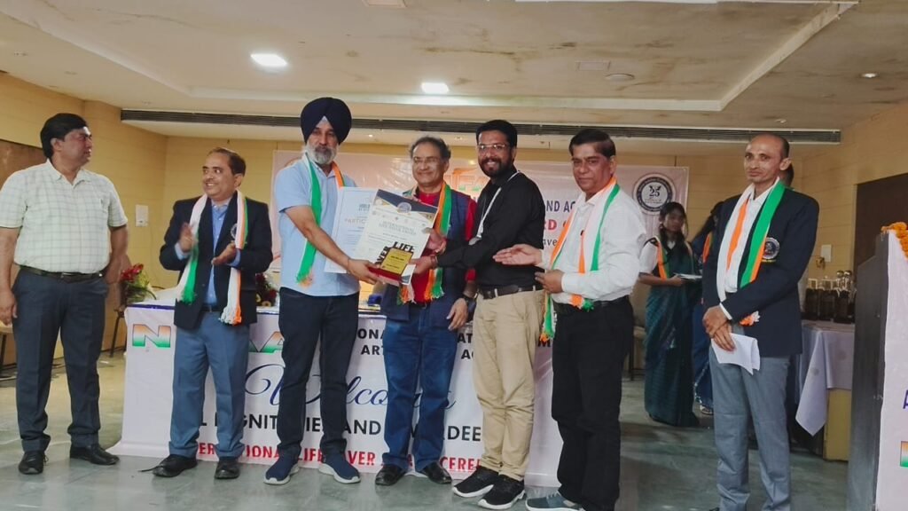 Raktamitra engineer from Itarsi MP honored with World Book of Records London