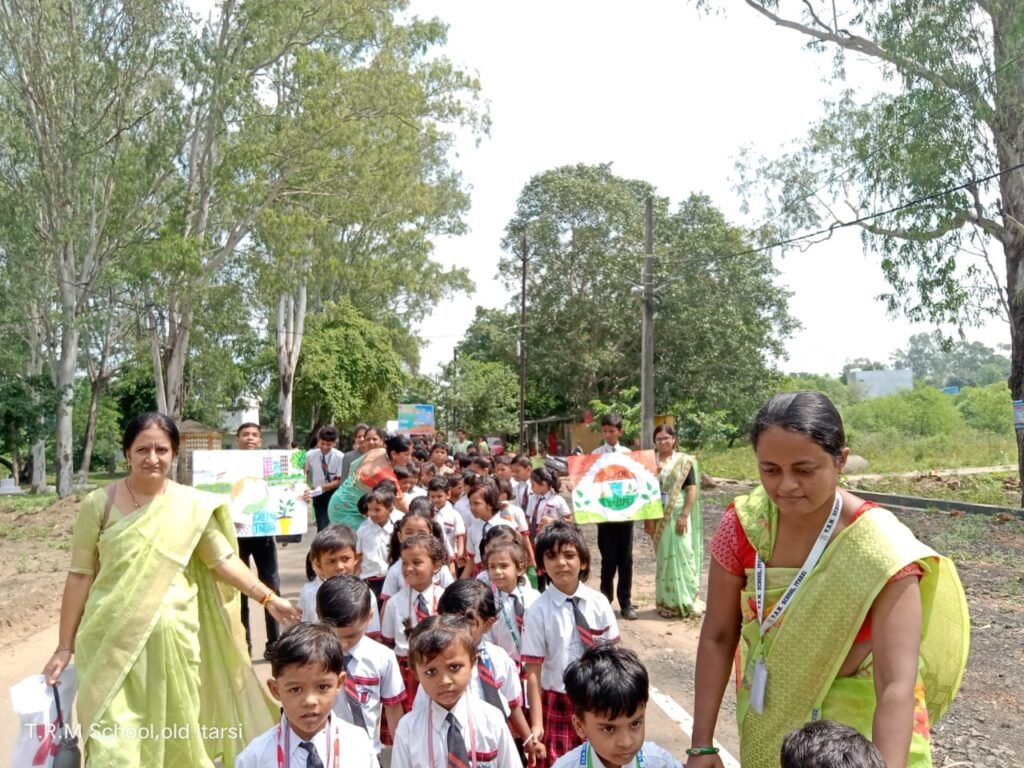 Children of TRM School took out cleanliness awareness rally