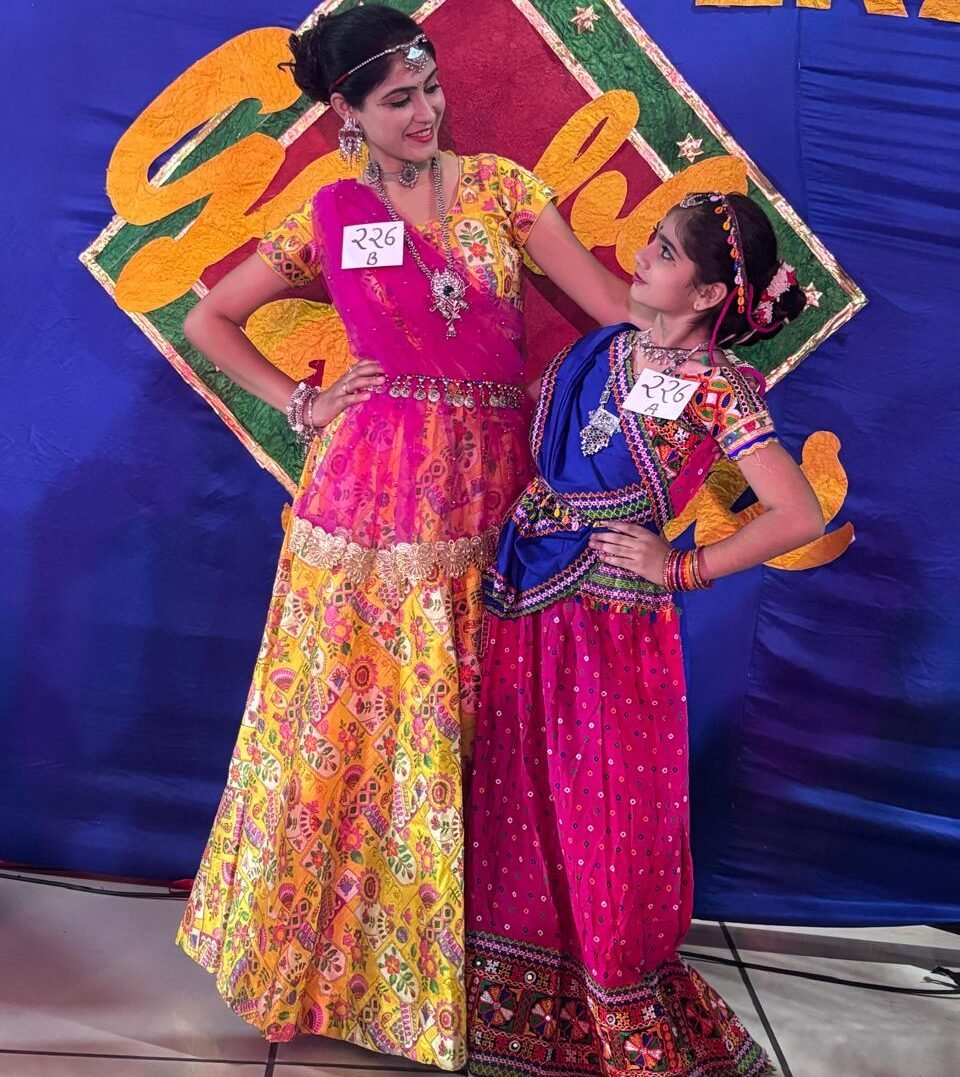 In Vardhman, parents along with children also performed Garba Raas with Dandiya.