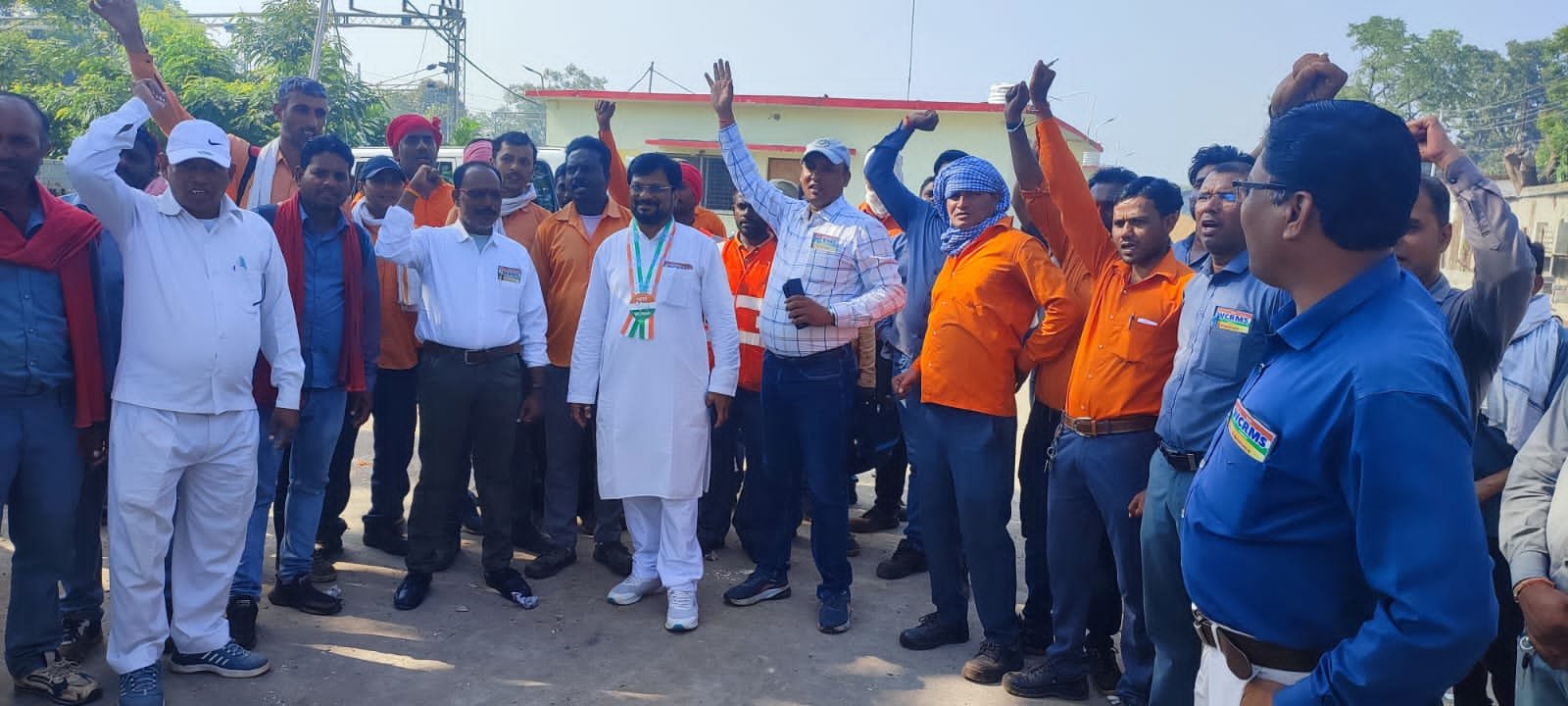 मजदूर संघ के महामंत्री ने किया हरदा, भिरंगी, छनेरा, तलवडिय़ा में जनसंपर्क 1 General Secretary of Labor Union did public relations in Harda, Bhirangi, Chhanera, Talvadiya