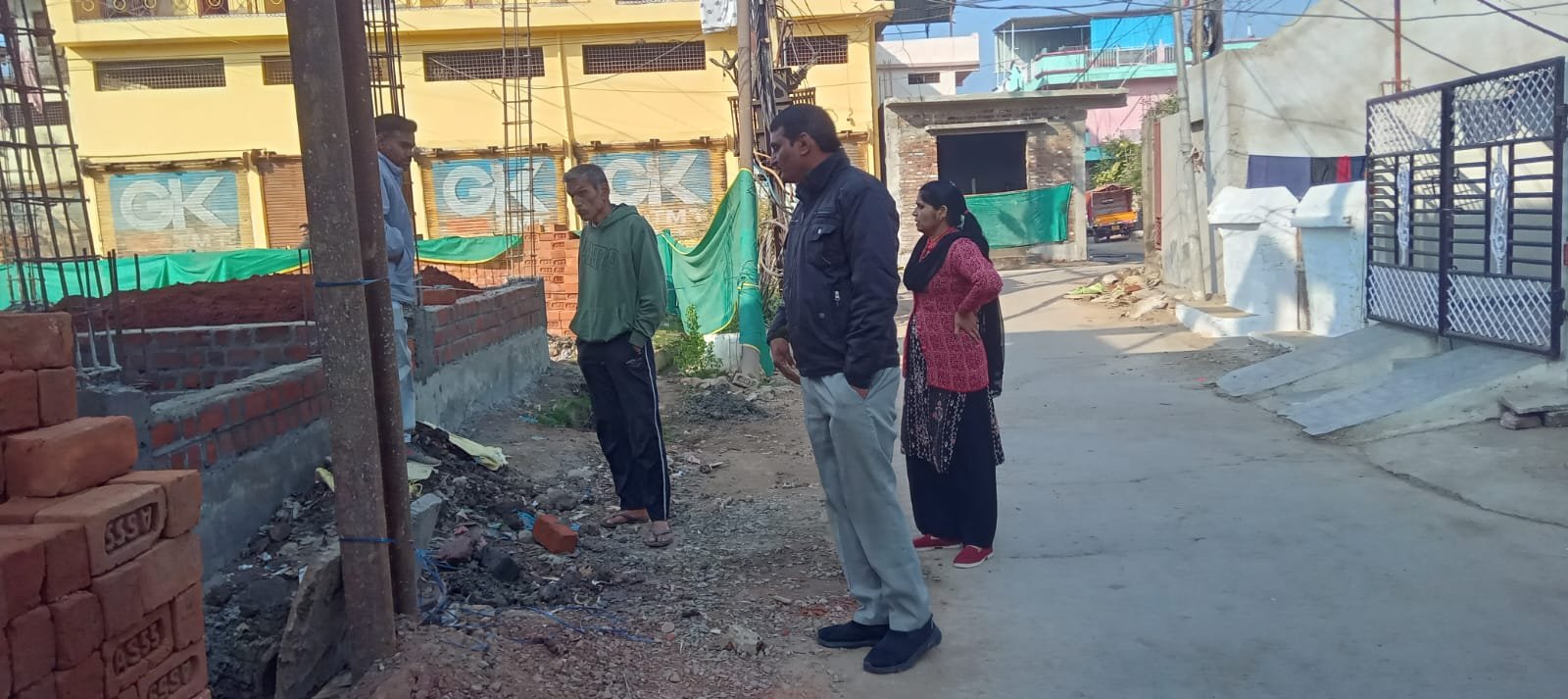 Chairman Geeta Patel gave suggestions to ward residents to maintain cleanliness to avoid dengue.