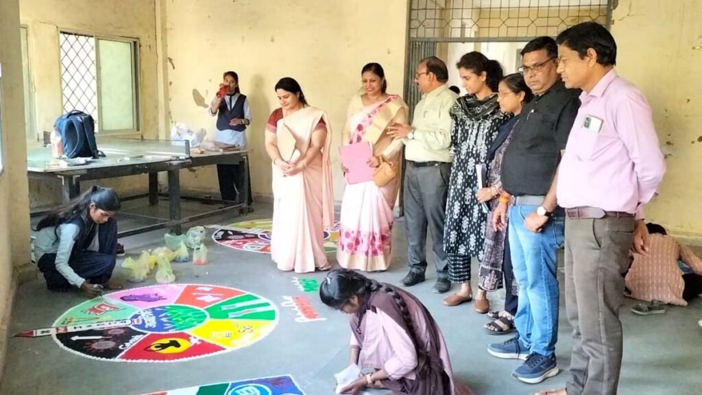 Girls college students made attractive rangoli in district level competition