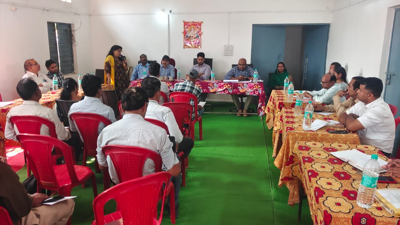 SDM roamed the villages of Kesla with officers the whole day