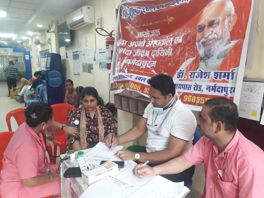 Narmada Apna Hospital organizes health camp in collaboration with Bank of India