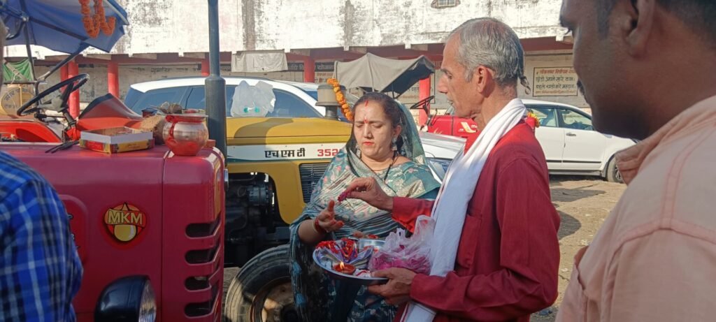 Diwali celebrated with great enthusiasm in the city, Municipal President performed vehicle puja