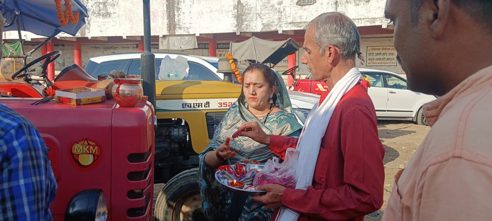 नगर में हर्षोल्लास से मनाई दीपावली, नपाध्यक्ष ने की वाहन पूजा 1 Diwali celebrated with great enthusiasm in the city, Municipal President performed vehicle puja
