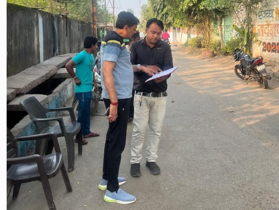 When suddenly the Municipal Chairman reached the Municipal Corporation's garage.