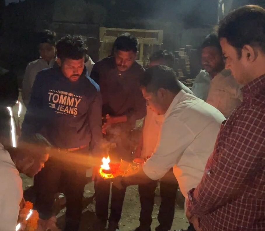 Unique initiative of Samrasata Yuva Manch to save cattle from accidents