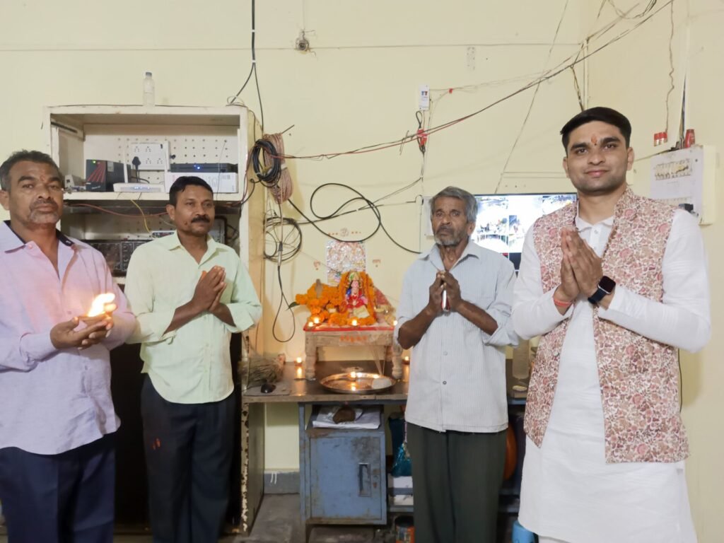 Deepotsav celebrated with pomp in Shantidham, Goddess Lakshmi was worshipped.