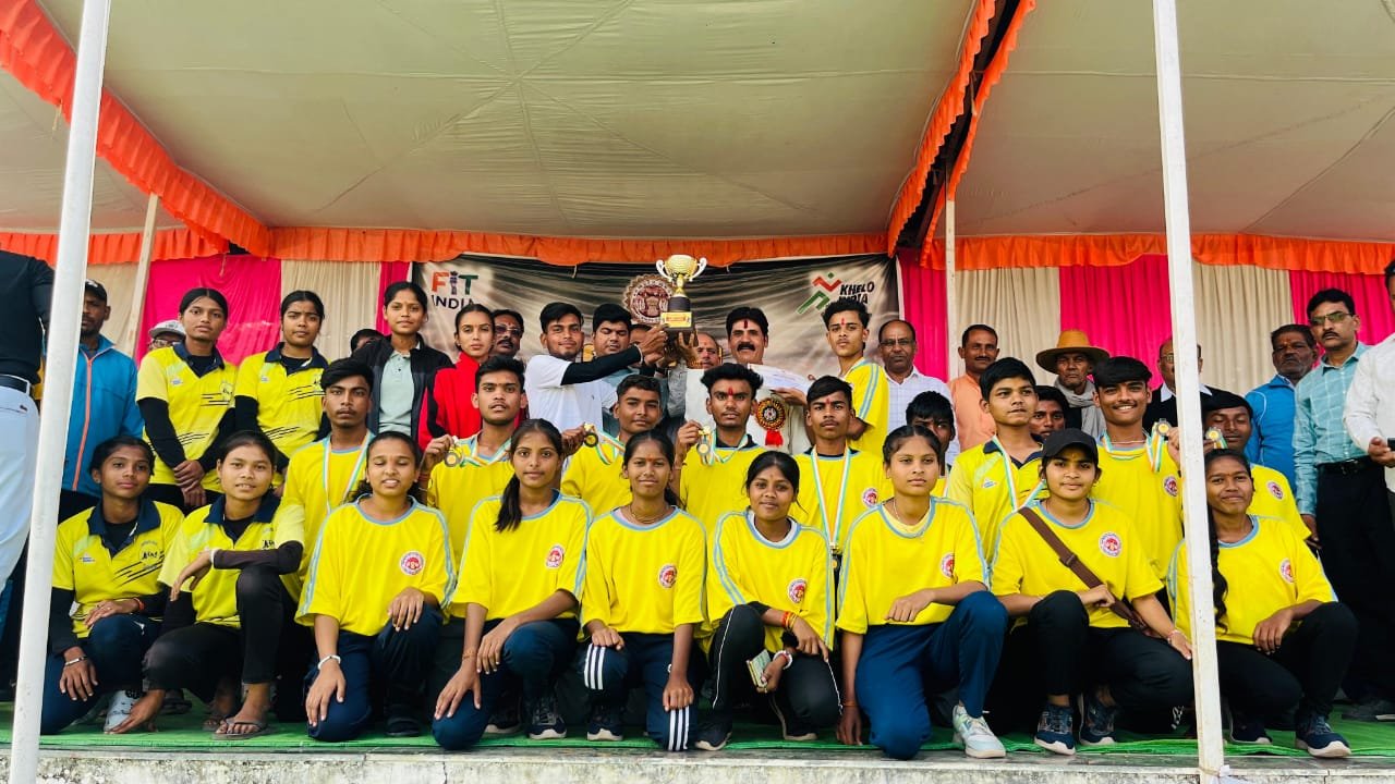 Narmadapuram team got bronze medal in state level school softball.