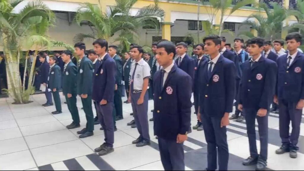 'Our Constitution is our self-respect'. Students and teachers took oath in Vardhaman Public School.