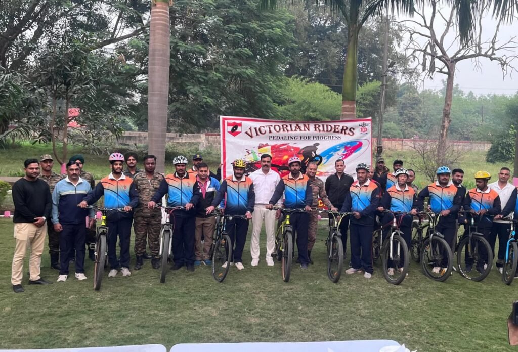 Army soldiers took out a 600 km cycle journey with the aim of developed India.