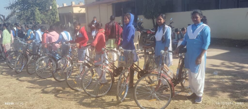 Girl students of village Bandari of Kesla block in Narmadapuram will save time in coming to school.