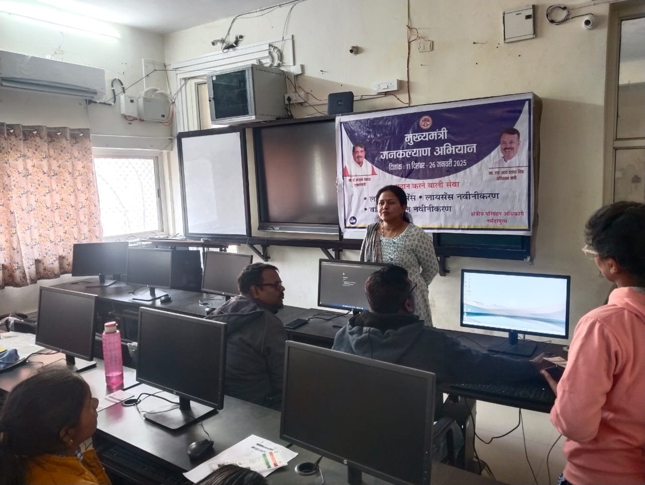 होम साइंस कॉलेज में लगा नि:शुल्क लर्निंग ड्राइविंग लाइसेंस कैंप, 130 लर्निंग लाइसेंस बने 1 Free learning driving license camp organized in Home Science College, 130 learning licenses made