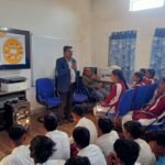 Important tips given to school children to make career in village Sadhpura