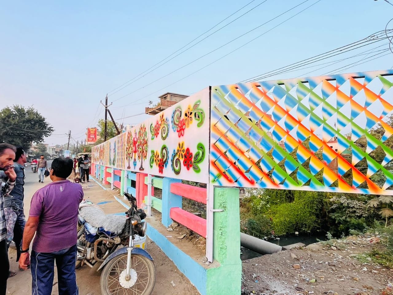 मुख्यमंत्री और उद्योगपतियों के स्वागत के लिए सजाया नगर 1 City decorated to welcome Chief Minister and industrialists