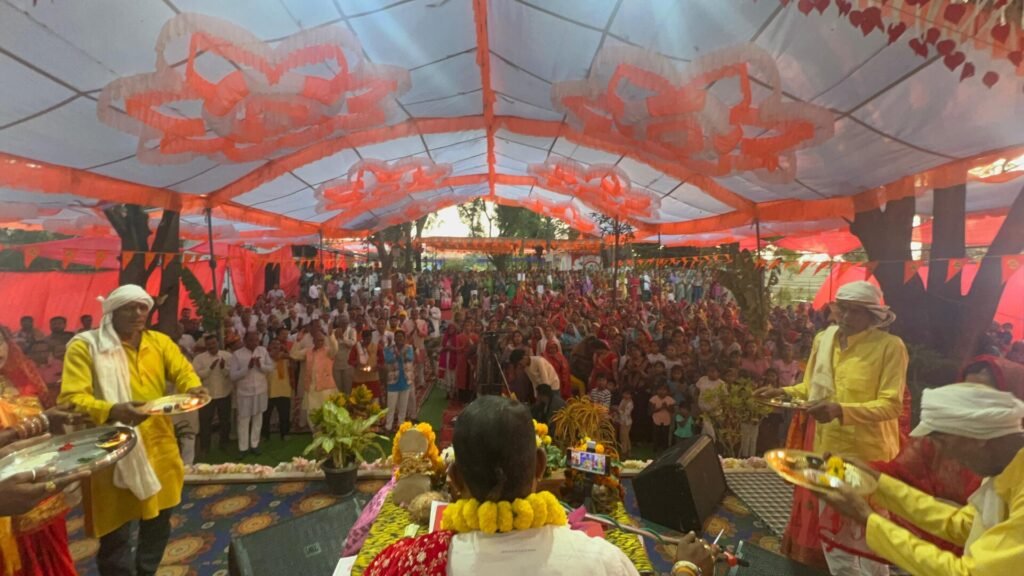 Shiva-Parvati marriage ceremony left everyone emotional, devotees danced on the wedding song.