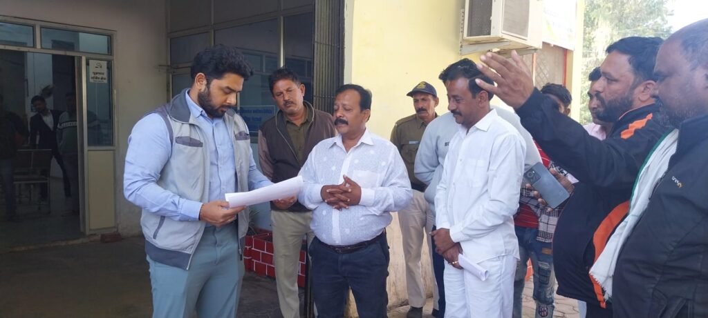 Itarsi Dumper Owners Association gave memorandum