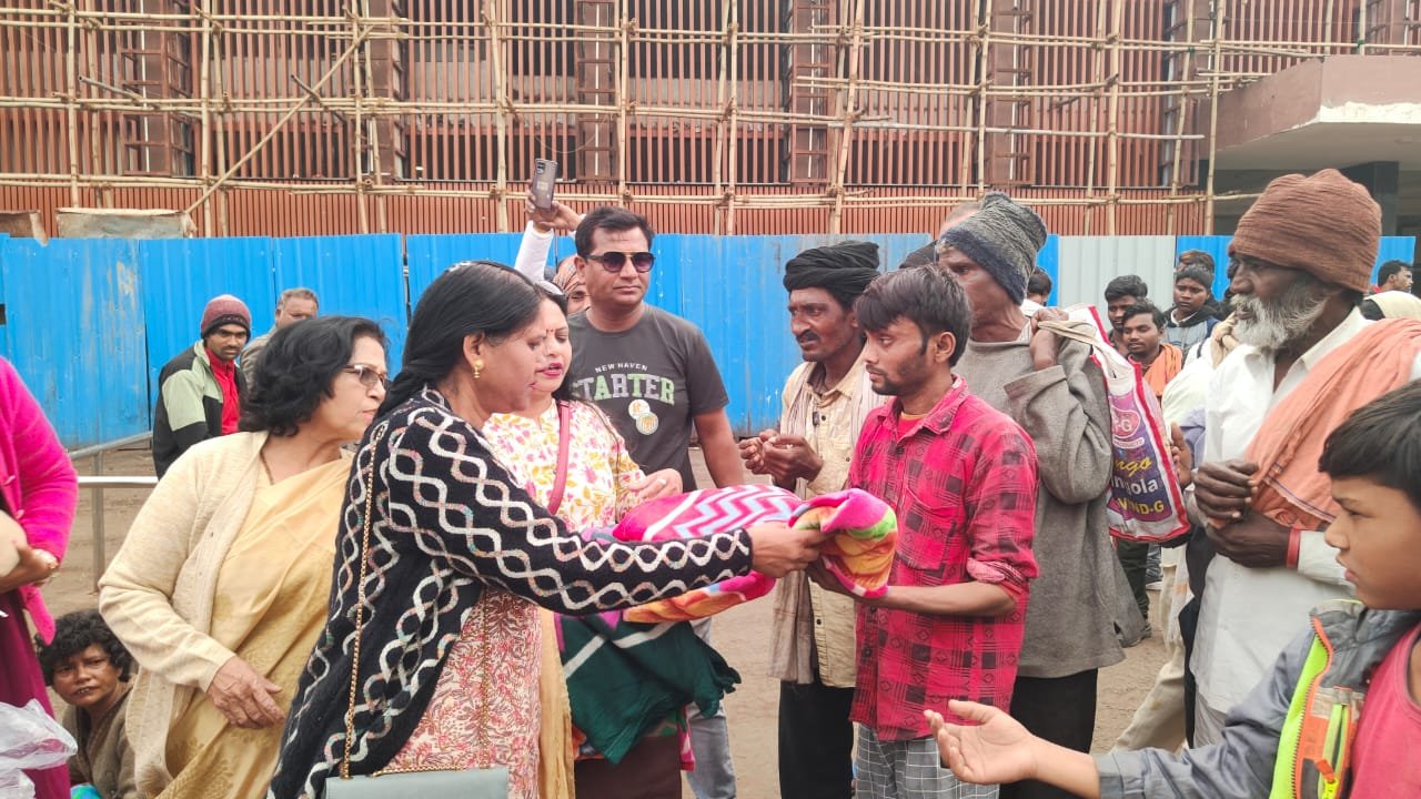 West Central Railway Women Employees Welfare Committee distributed blankets in the railway premises