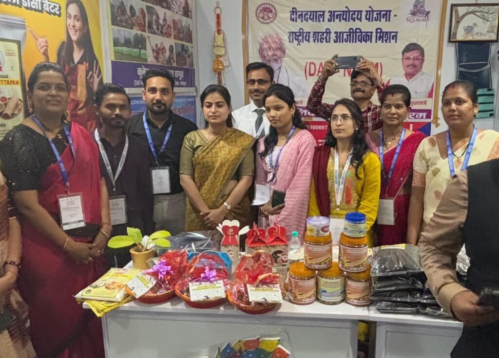 Appreciation of the products of self-help group exhibition