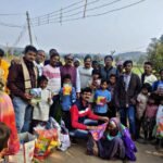 Maheshwari Samaj reached tribal areas and distributed warm clothes.