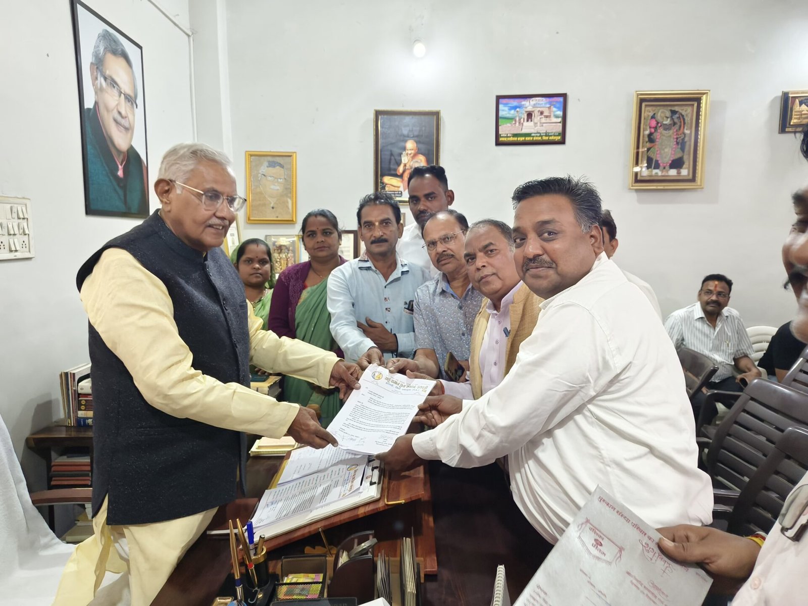 Memorandum given to MLA to investigate the death of a woman from Sahu community