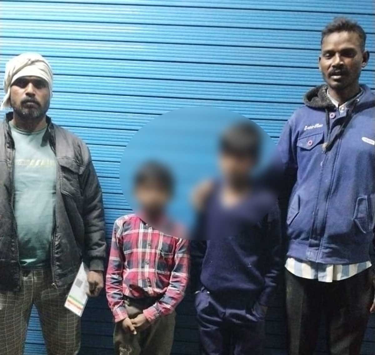 पथरोटा पुलिस ने लापता नाबालिक बच्चों को तलाश कर परिजनों को सुपुर्द किया 1 Pathrota police searched for the missing minor children and handed them over to their families.