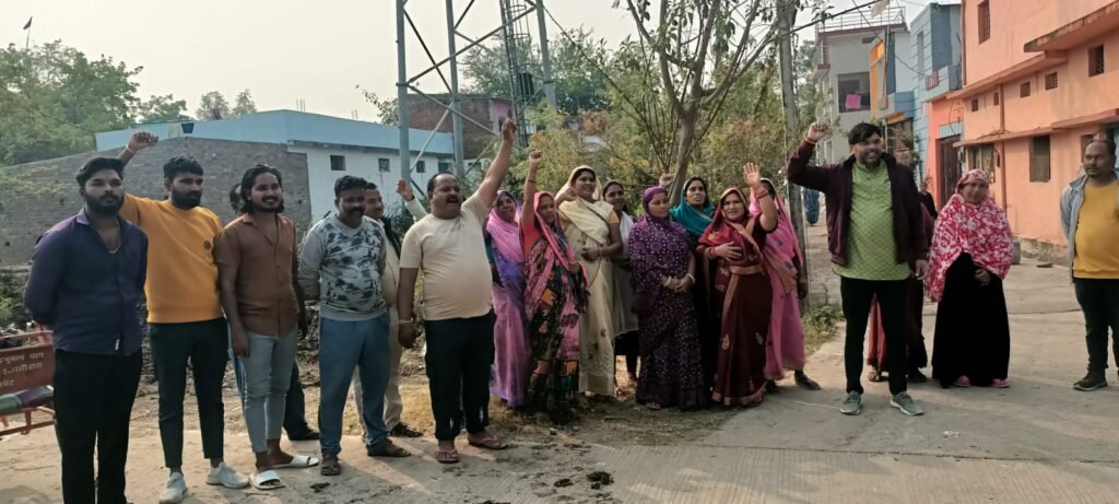 Women came out to protest against the mobile tower being installed in North Bengal, demanded removal of the old one too