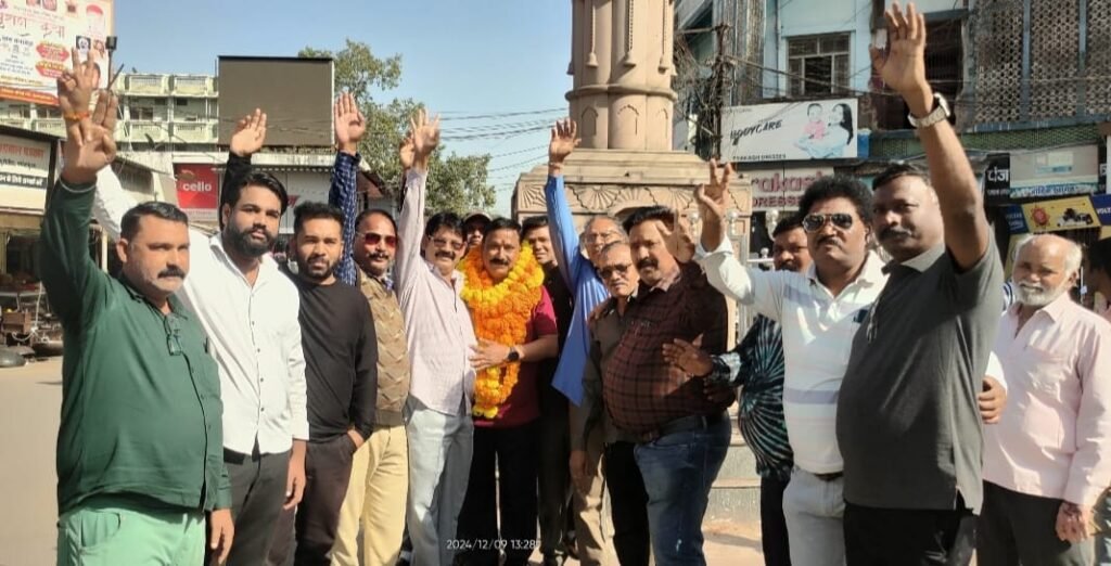 Valmiki Samaj gave civil felicitation to State President Vinay Malviya