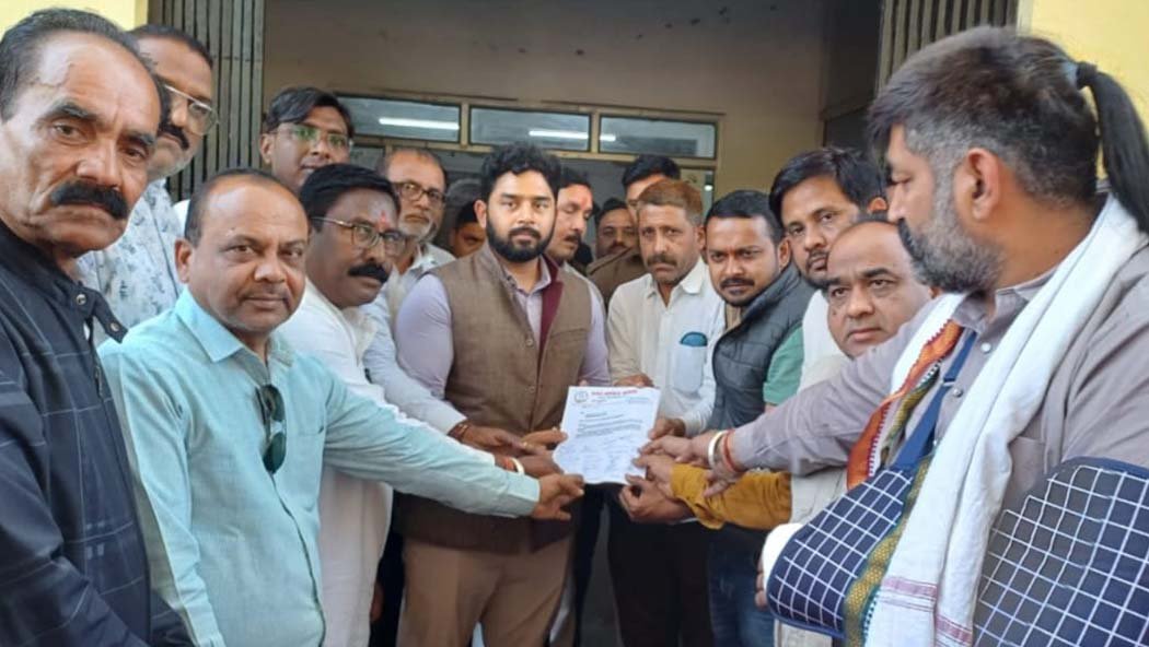 Congress gave memorandum to SDM regarding hoisting the tricolor flag