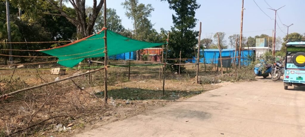 Bell of encroachment: The game of occupying the new bus stand by setting up a shop has started.