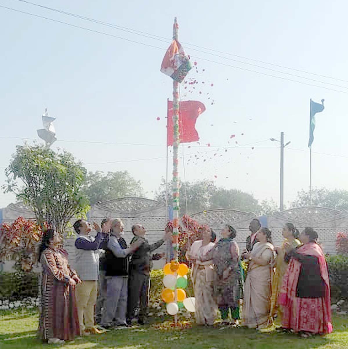 Genius Planet School hoisted the flag and took out a Republic Rally till Sardar Patel Sattra.