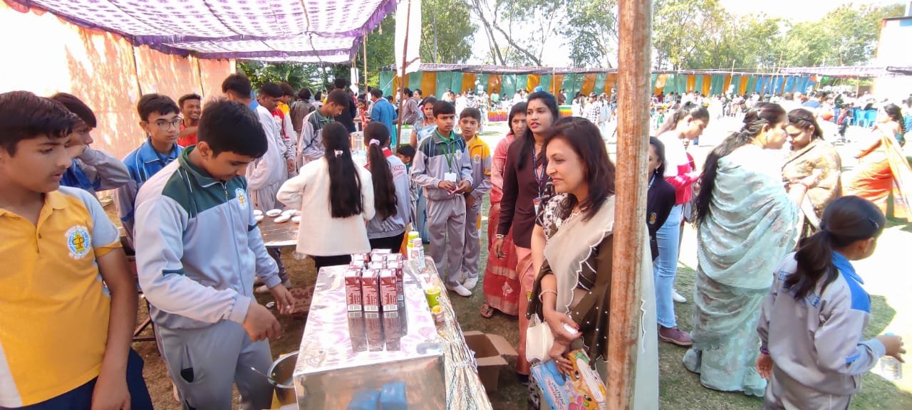 जीनियस प्लेनेट के जीनियस हाट में लजीज व्यंजन और मनोरंजक खेलों का आनंद लिया 1 Enjoyed delicious dishes and fun games at Genius Haat at Genius Planet