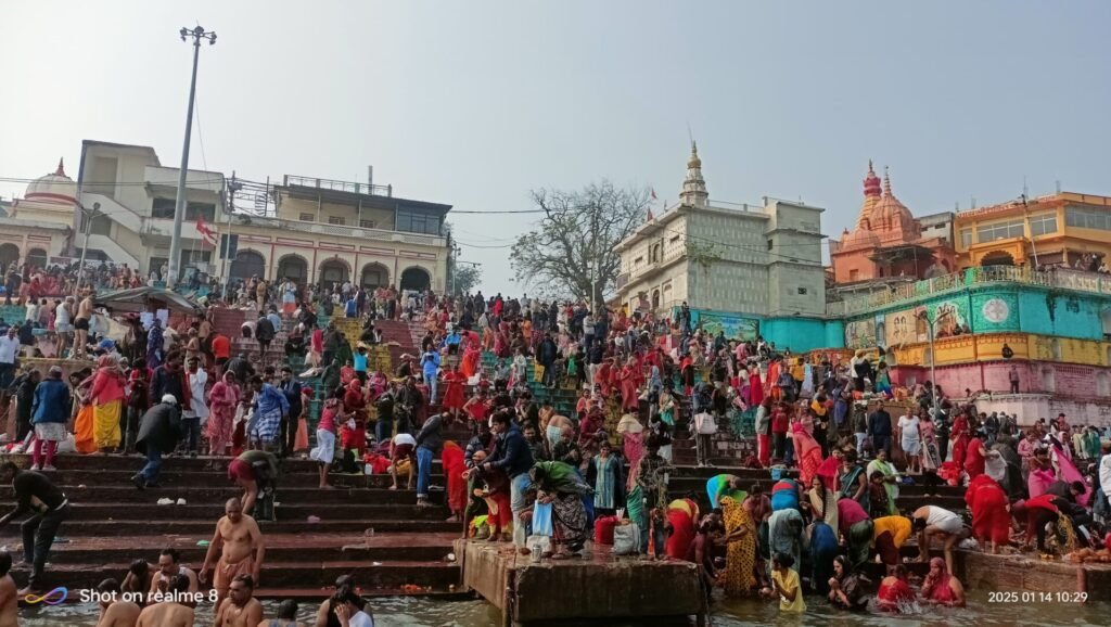 Devotees took a dip in Narmada in the bitter cold on Makar Sankranti.