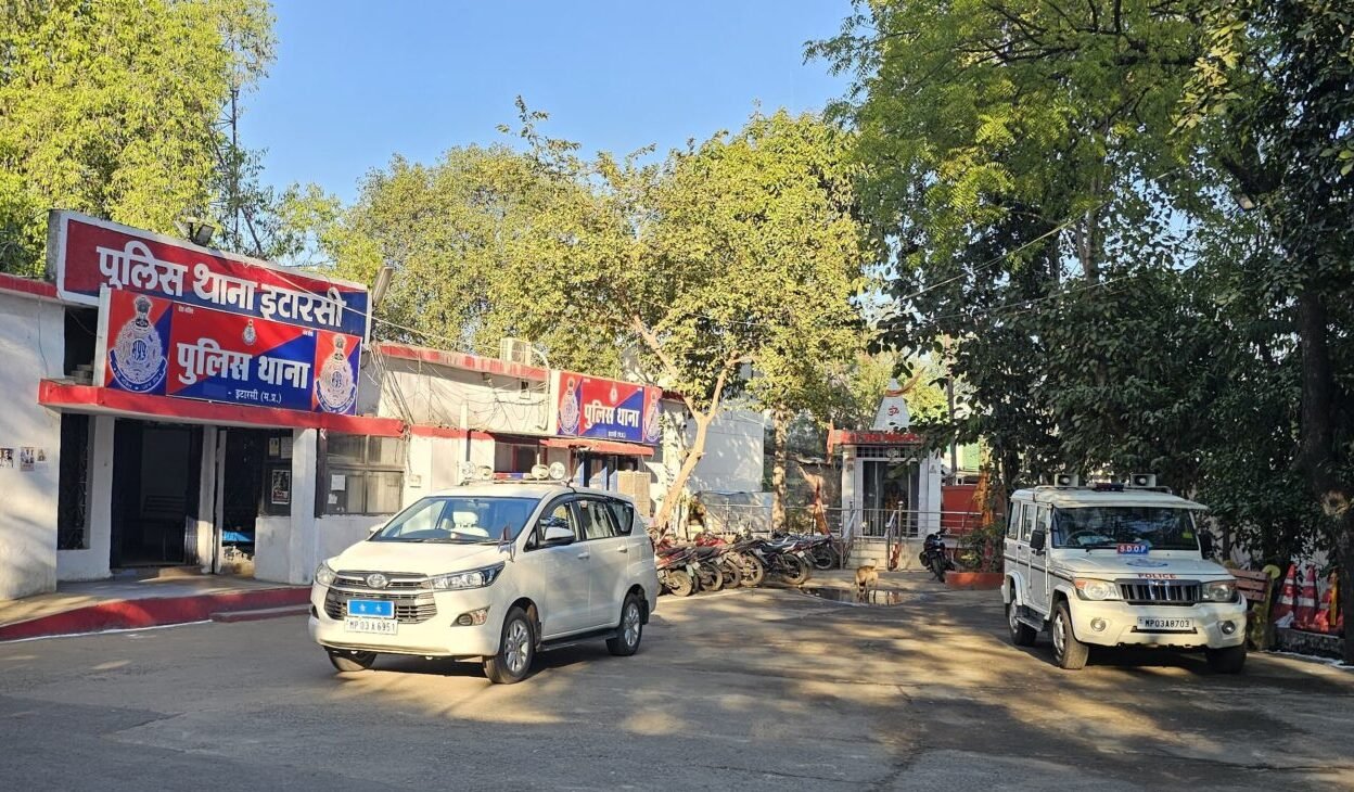 New Inspector General of Police MK Shukla inspected Itarsi police station