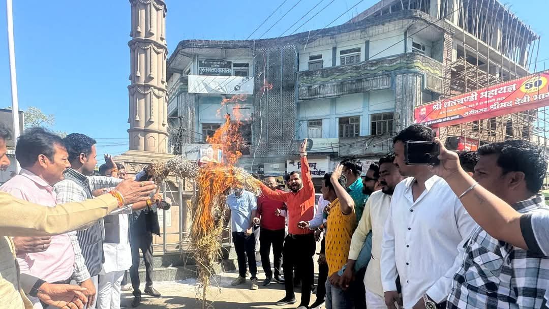 video: BJYM burns the effigy of National Congress President Kharge