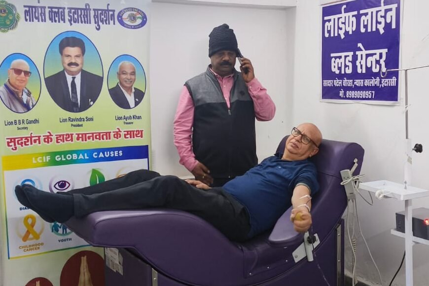 विवेकानंद जयंती पर किया 75 वी बार रक्तदान 1 Donated blood for the 75th time on Vivekananda Jayanti