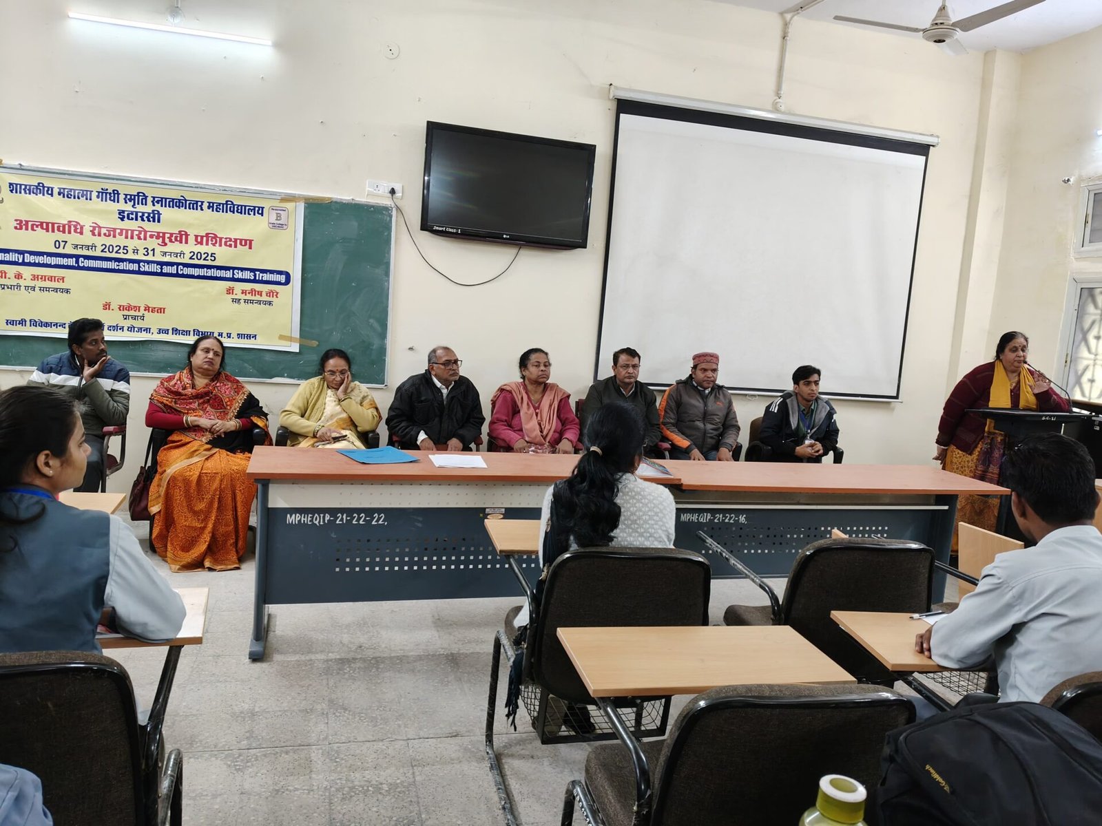 एमजीएम कॉलेज में दिया व्यक्तित्व विकास पर प्रशिक्षण 1 Gave training on personality development in MGM College